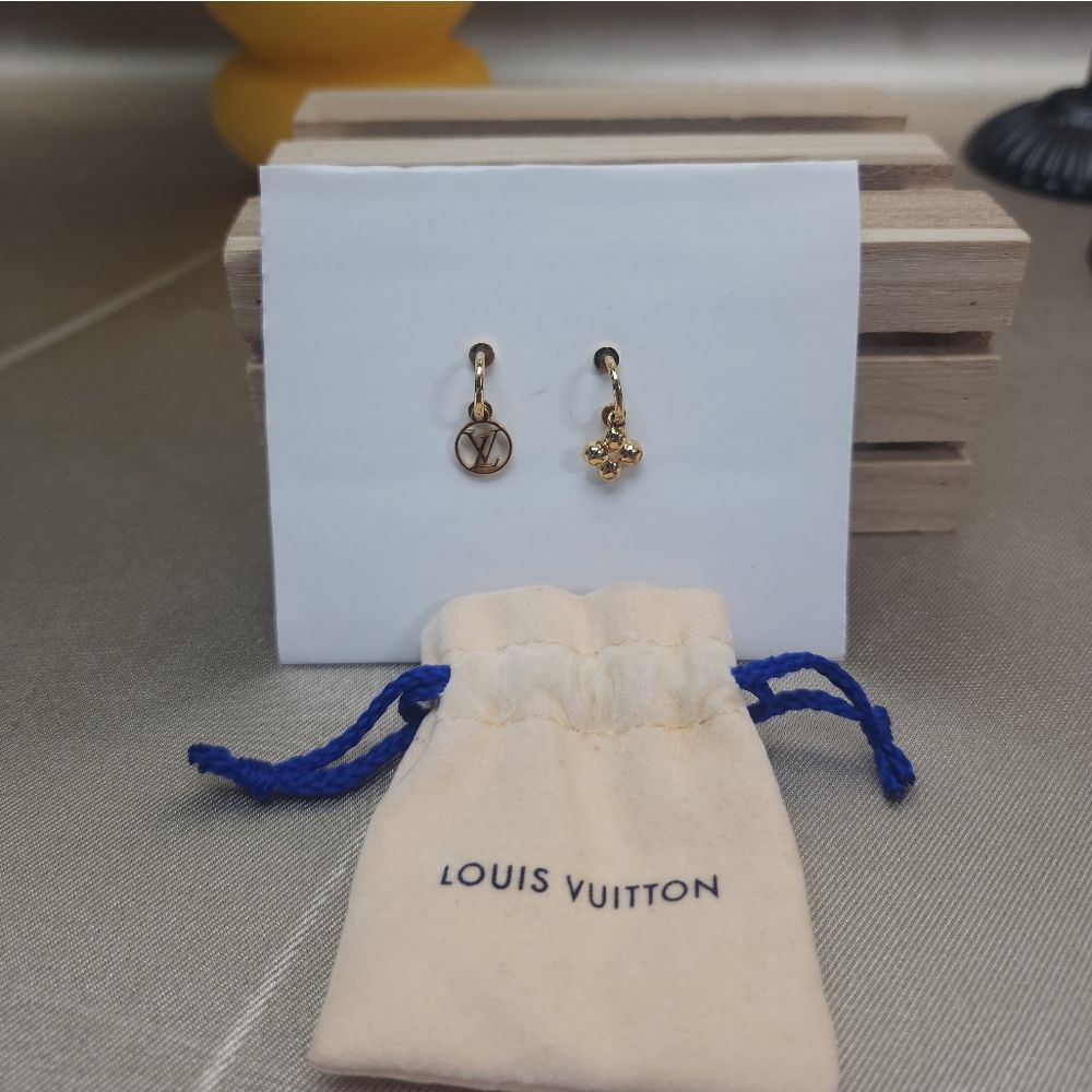 Authentic Louis Vuitton Blooming Earrings PRISTINE CONDITION with Dustbag - Picture 7 of 10